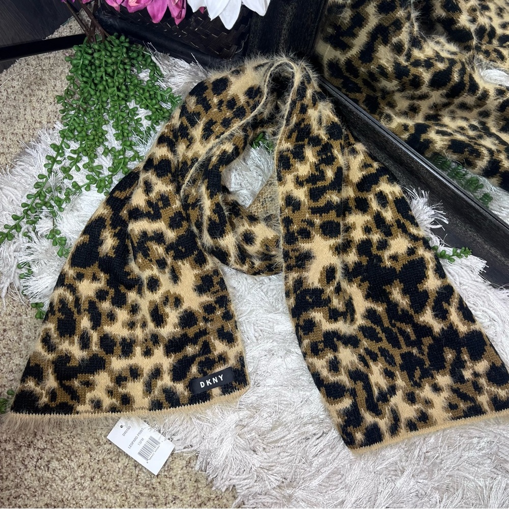 -💙2/$40💙NWT DKNY Leopard Printed Eyelash Fuzzy Knit Scarf - Picture 3 of 16